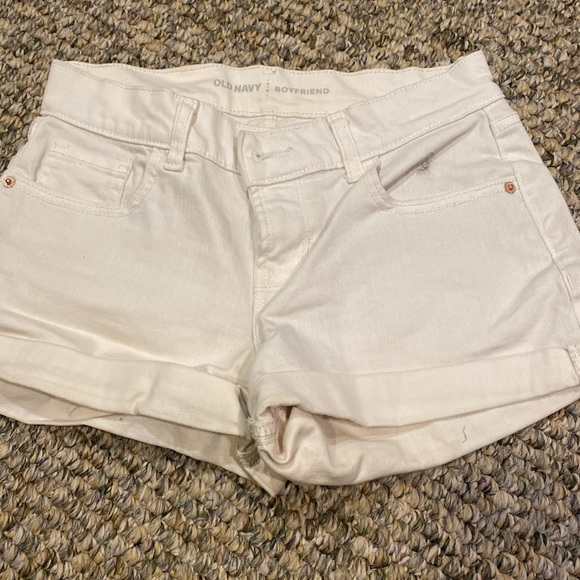 2 girls shorts. Gap size 2 universal thread size 24r - Picture 3 of 7